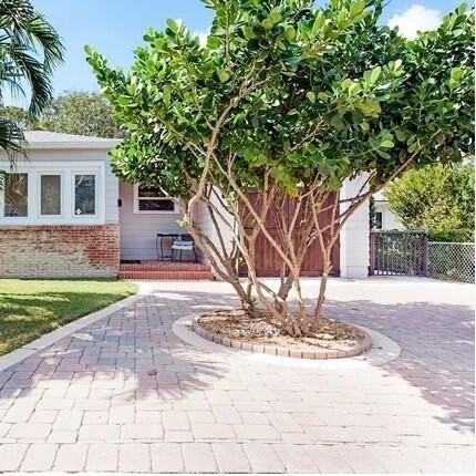 421 N Ocean Breeze - Photo 2 of 42