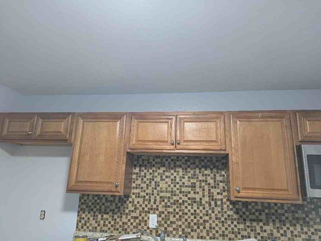 2736 Seneca Ave - Photo 3 of 5