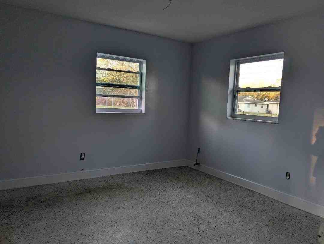 2736 Seneca Ave - Photo 4 of 5