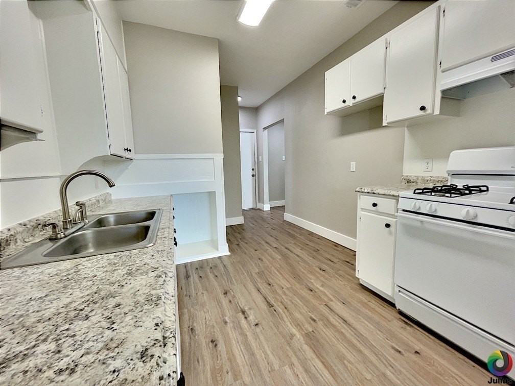 742 W Avenue Z - Photo 4 of 11