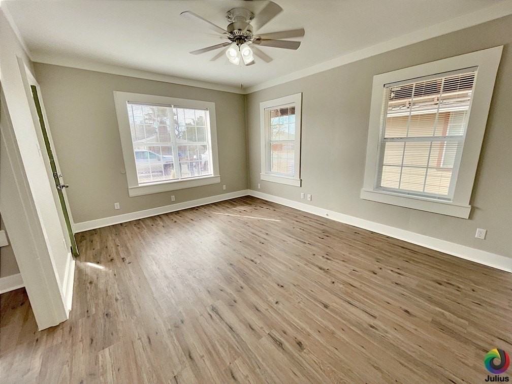 742 W Avenue Z - Photo 5 of 11