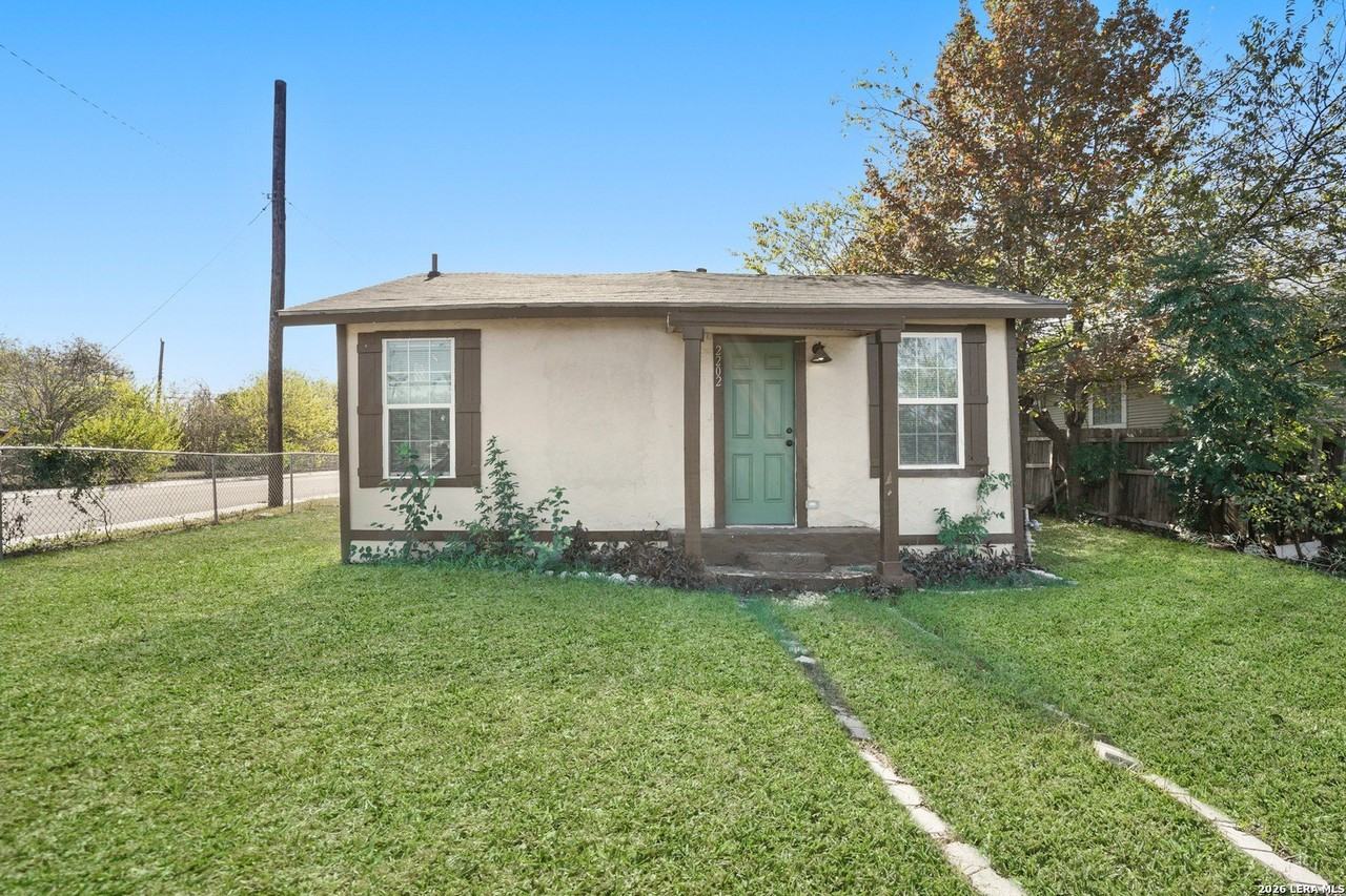 2202 Perez St - Photo 2 of 13