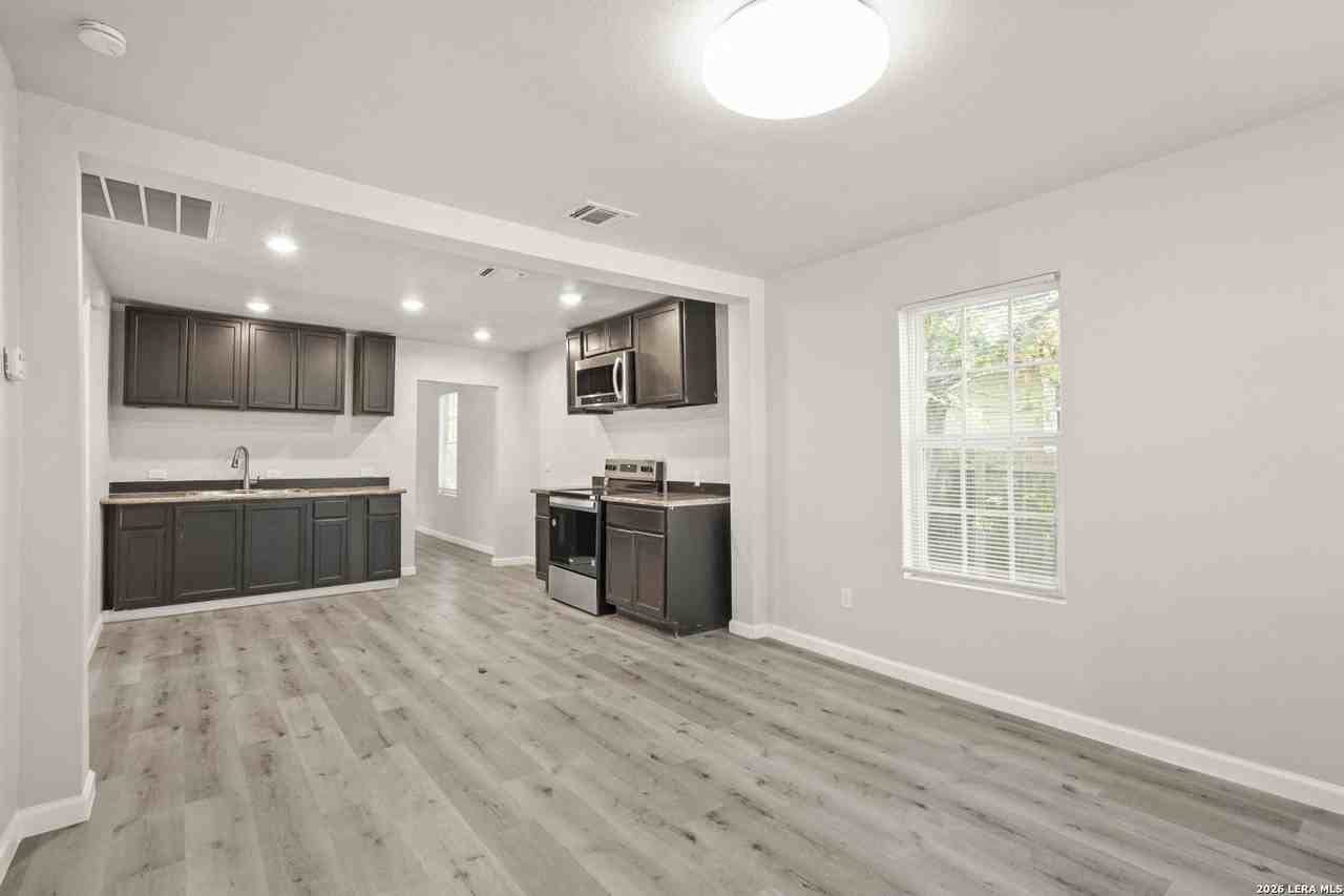 2202 Perez St - Photo 3 of 13