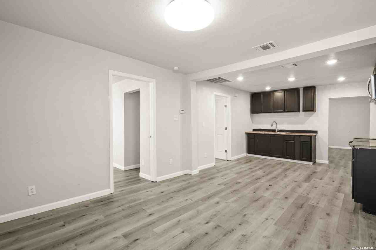 2202 Perez St - Photo 4 of 13