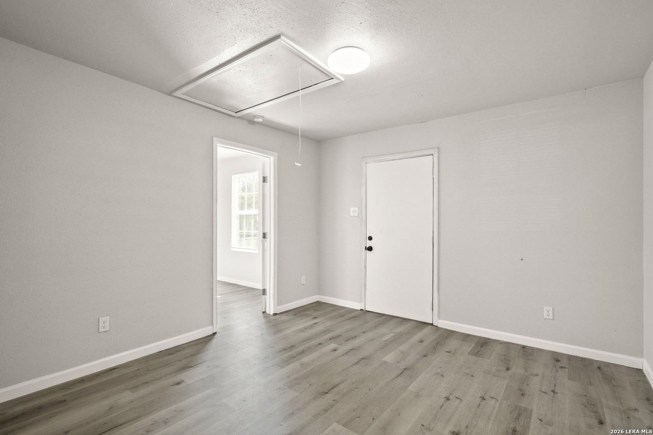 2202 Perez St - Photo 5 of 13