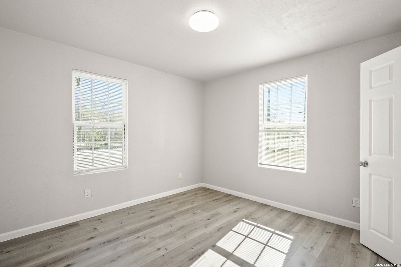 2202 Perez St - Photo 6 of 13