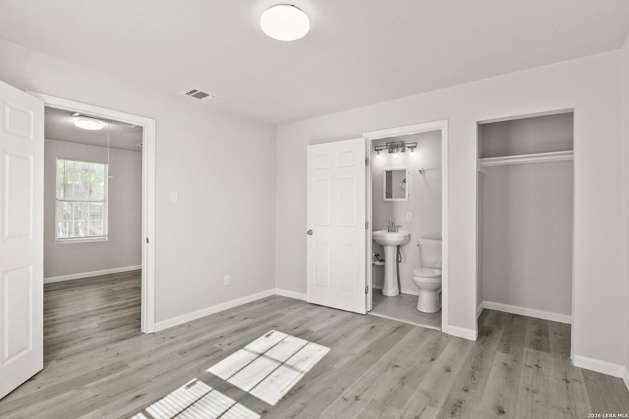 2202 Perez St - Photo 7 of 13