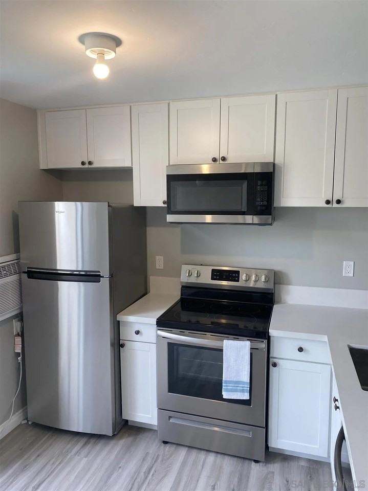 6930 Hyde Park Dr Unit 304 #304 - Photo 7 of 12