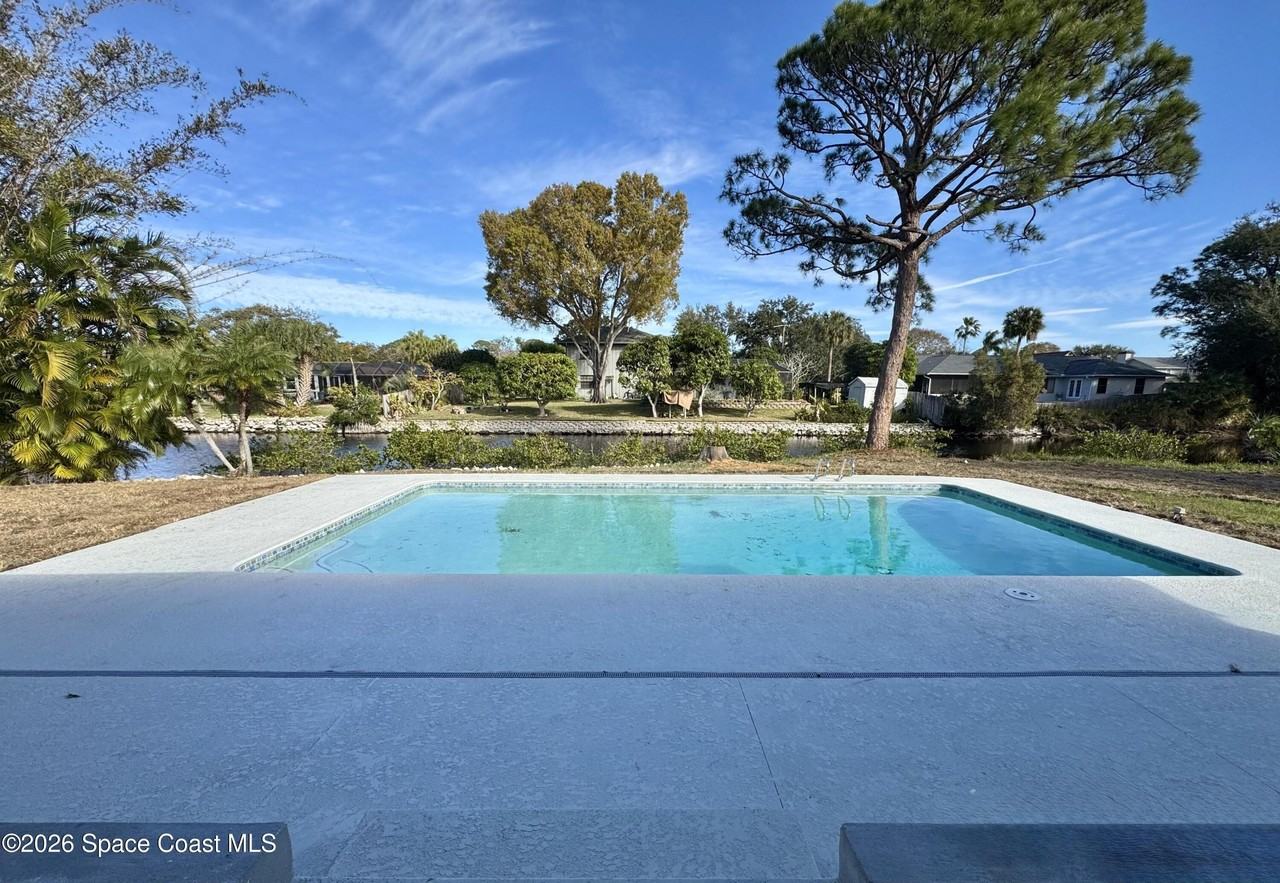 540 Elliot Dr - Photo 3 of 50