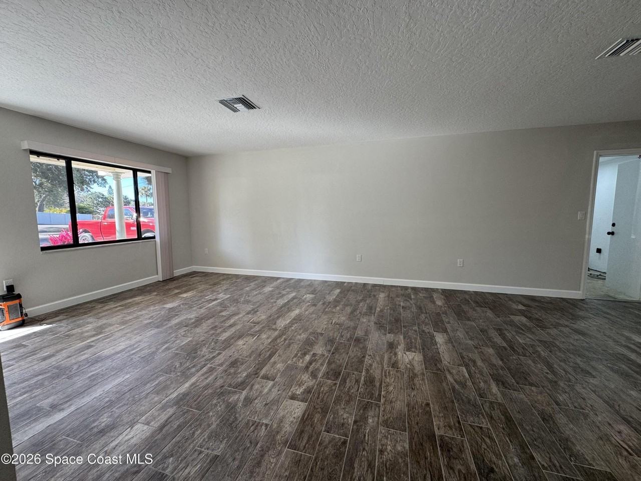 540 Elliot Dr - Photo 6 of 50