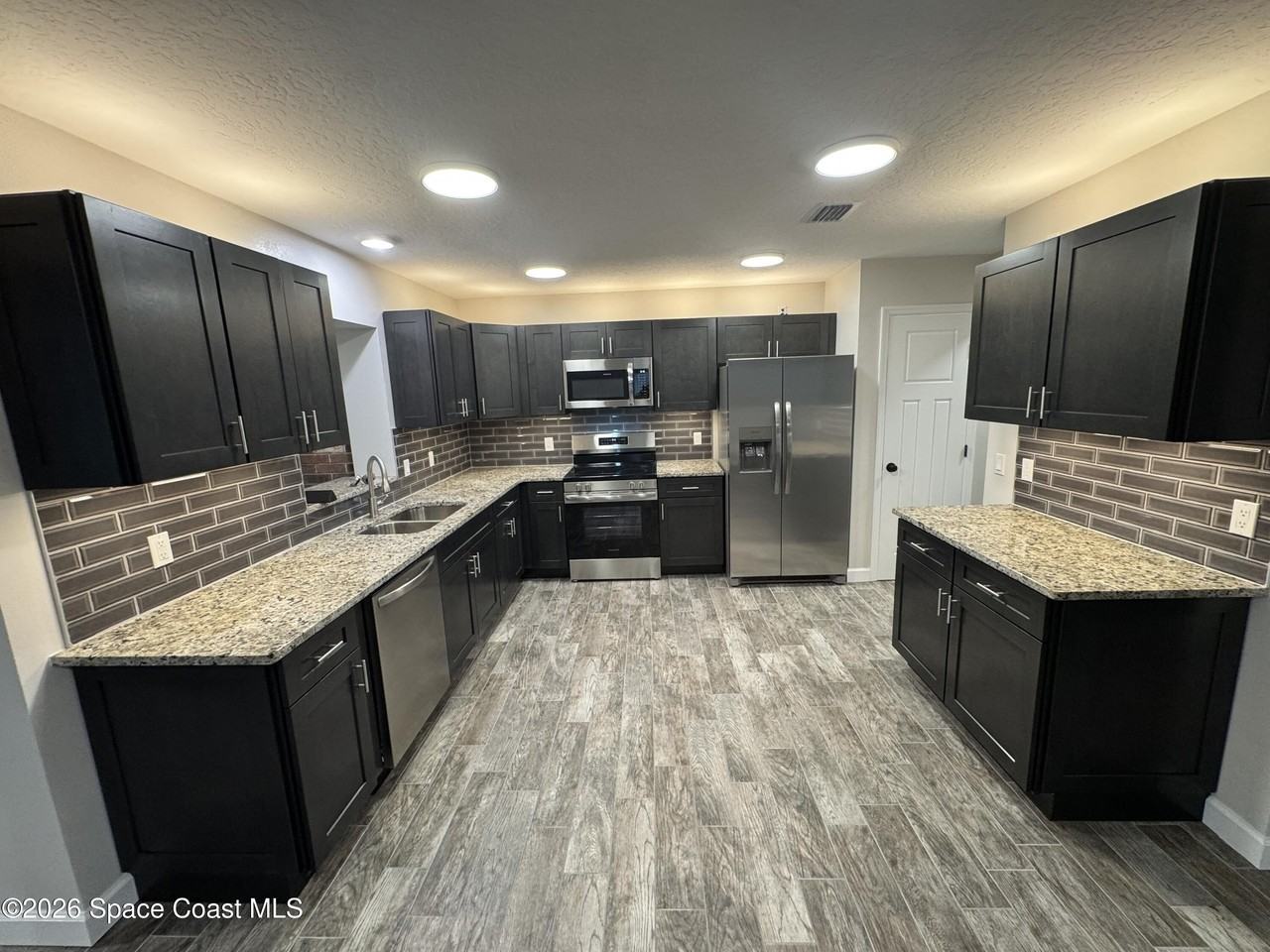 540 Elliot Dr - Photo 7 of 50