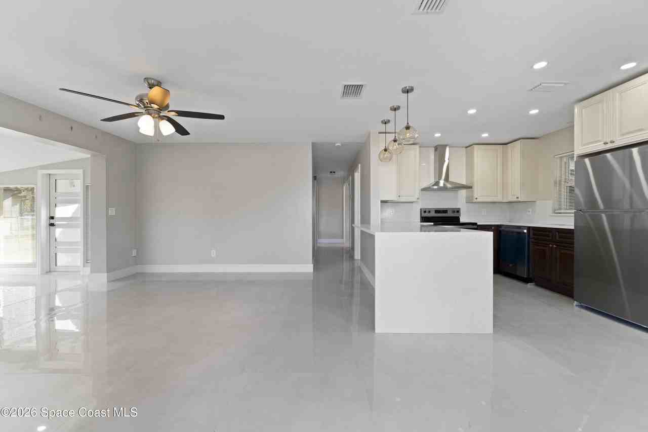 2373 Allan Adale Rd - Photo 3 of 15