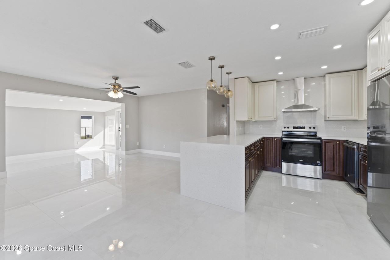 2373 Allan Adale Rd - Photo 5 of 15