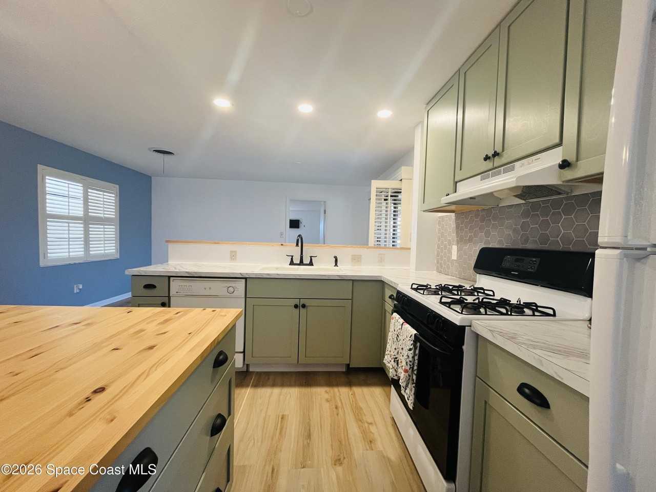 285 E Lauren Ct - Photo 3 of 15