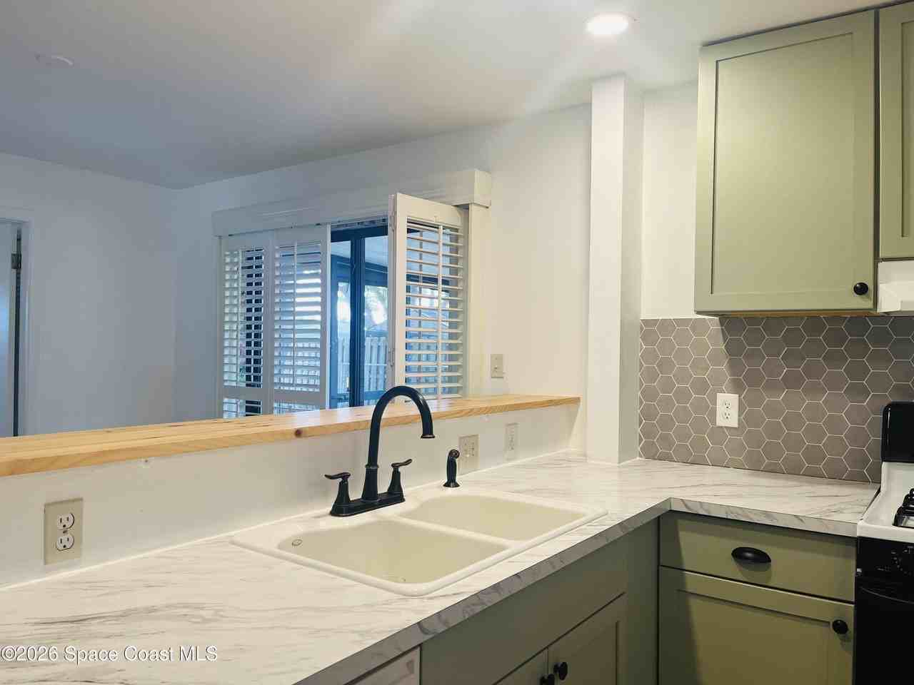 285 E Lauren Ct - Photo 5 of 15