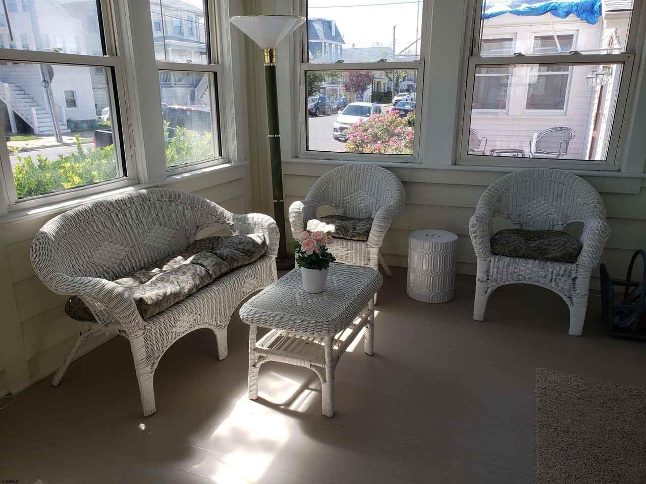 103 N Rosborough Ave - Photo 2 of 13