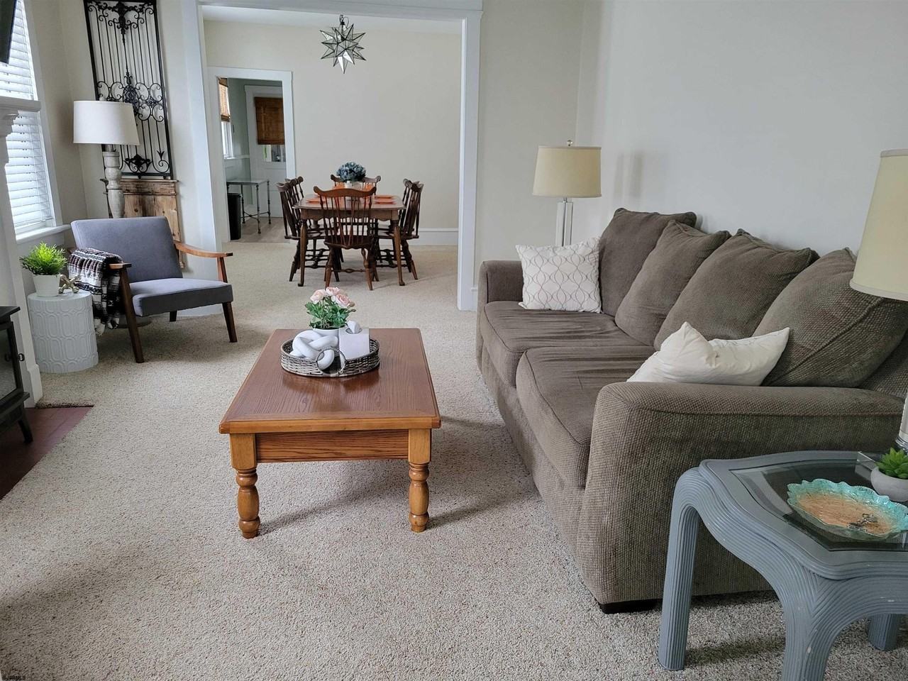 103 N Rosborough Ave - Photo 3 of 13