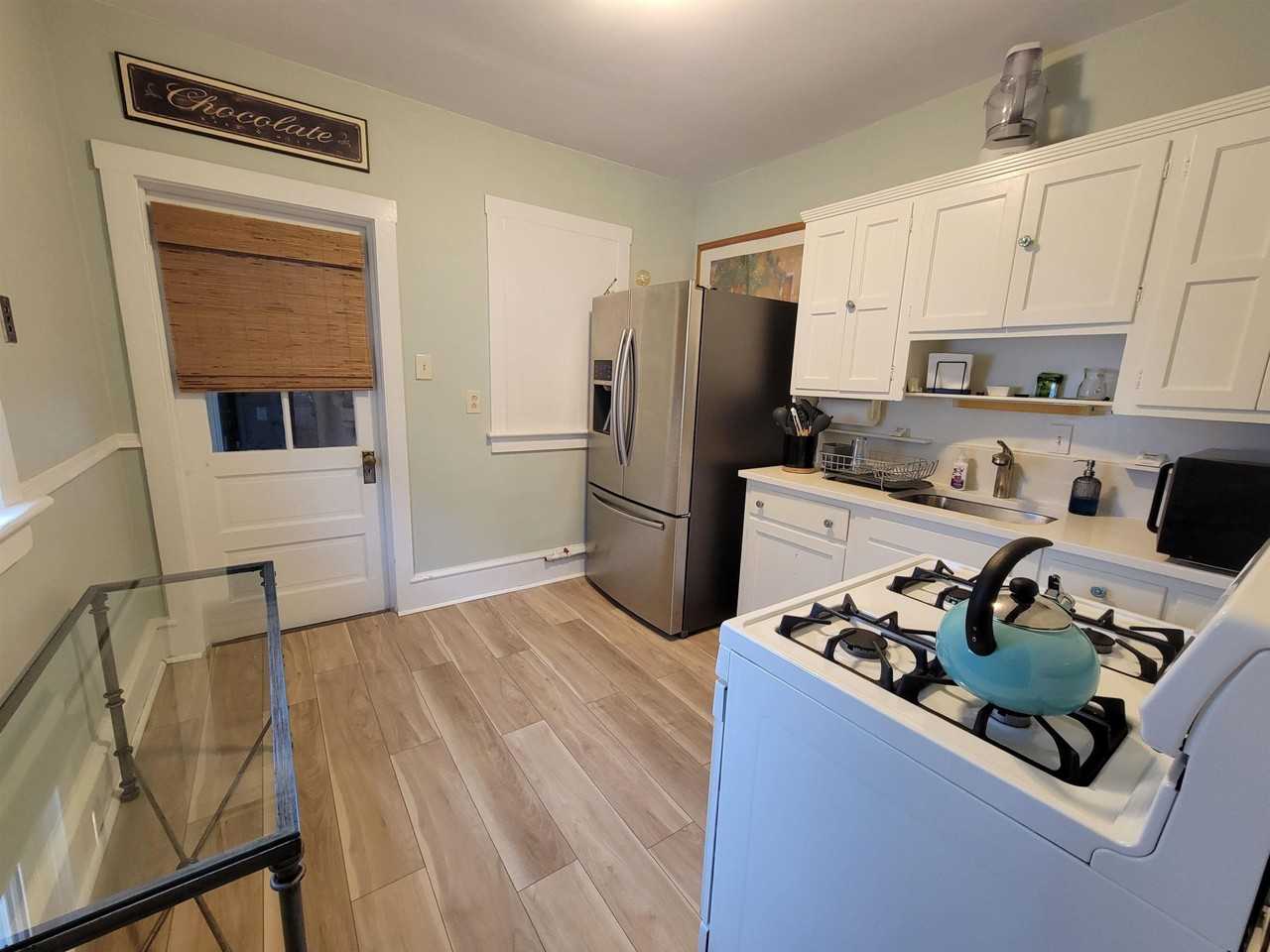 103 N Rosborough Ave - Photo 5 of 13