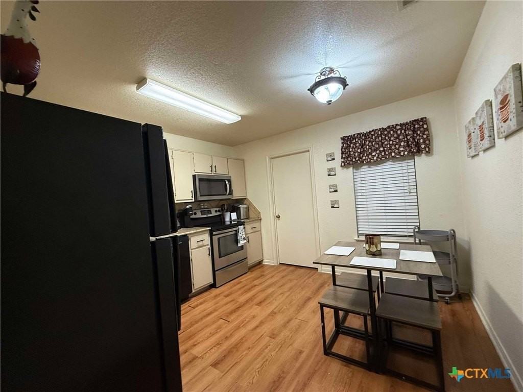 1008 Circle M Dr Apt D #D - Photo 7 of 28