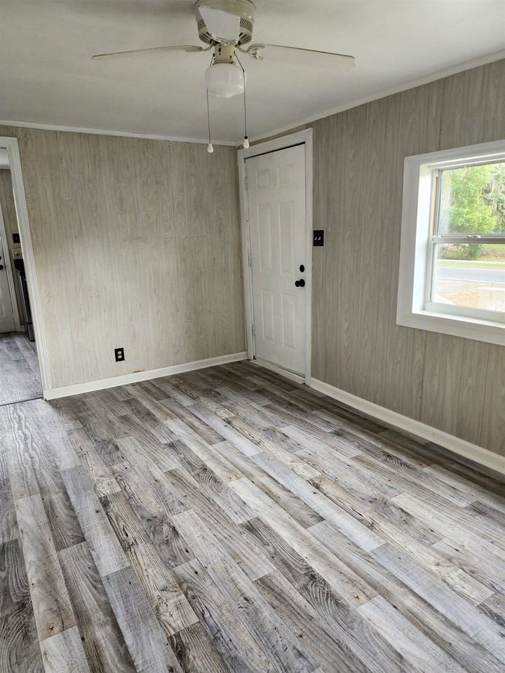 1625 Old Bainbridge Rd - Photo 4 of 19