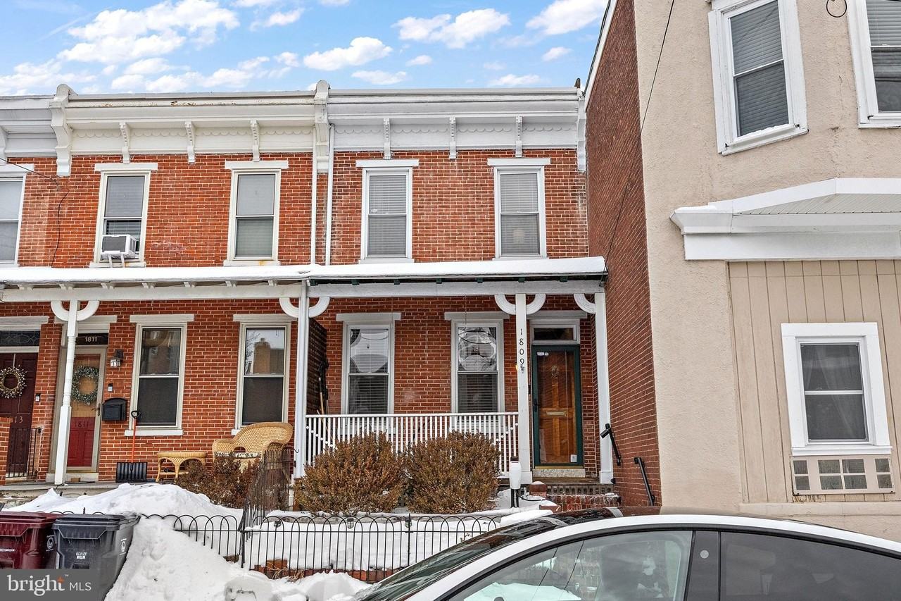 1809 W 16th St - Photo 2 of 18