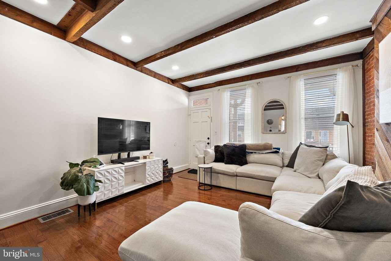 1809 W 16th St - Photo 4 of 18