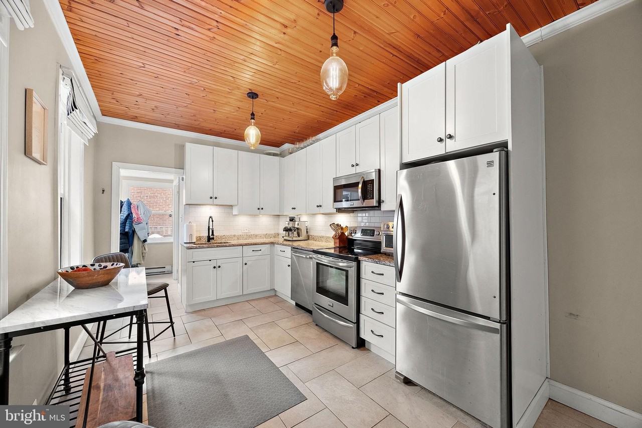 1809 W 16th St - Photo 5 of 18