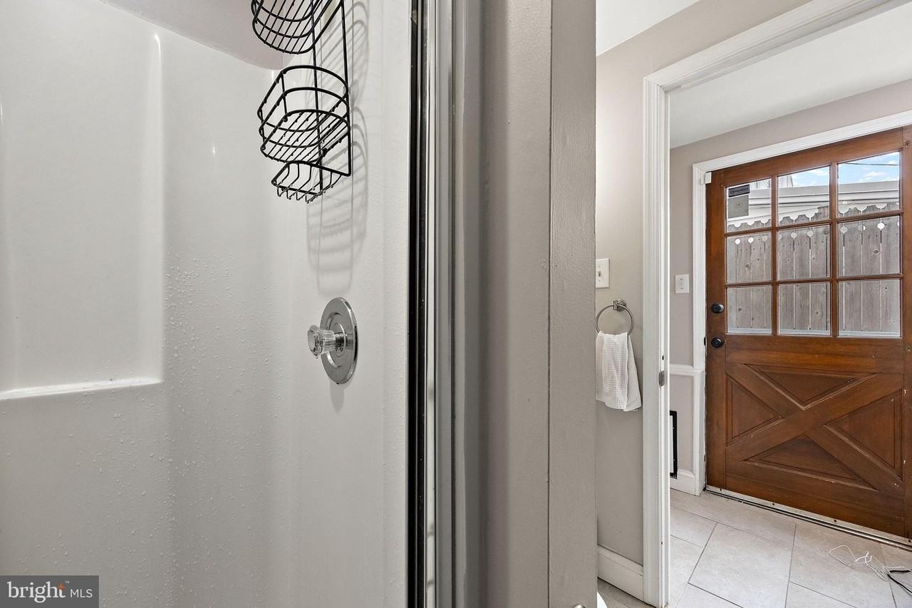 1809 W 16th St - Photo 7 of 18