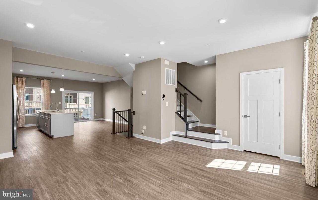 100 Bethlehem Pl - Photo 3 of 34