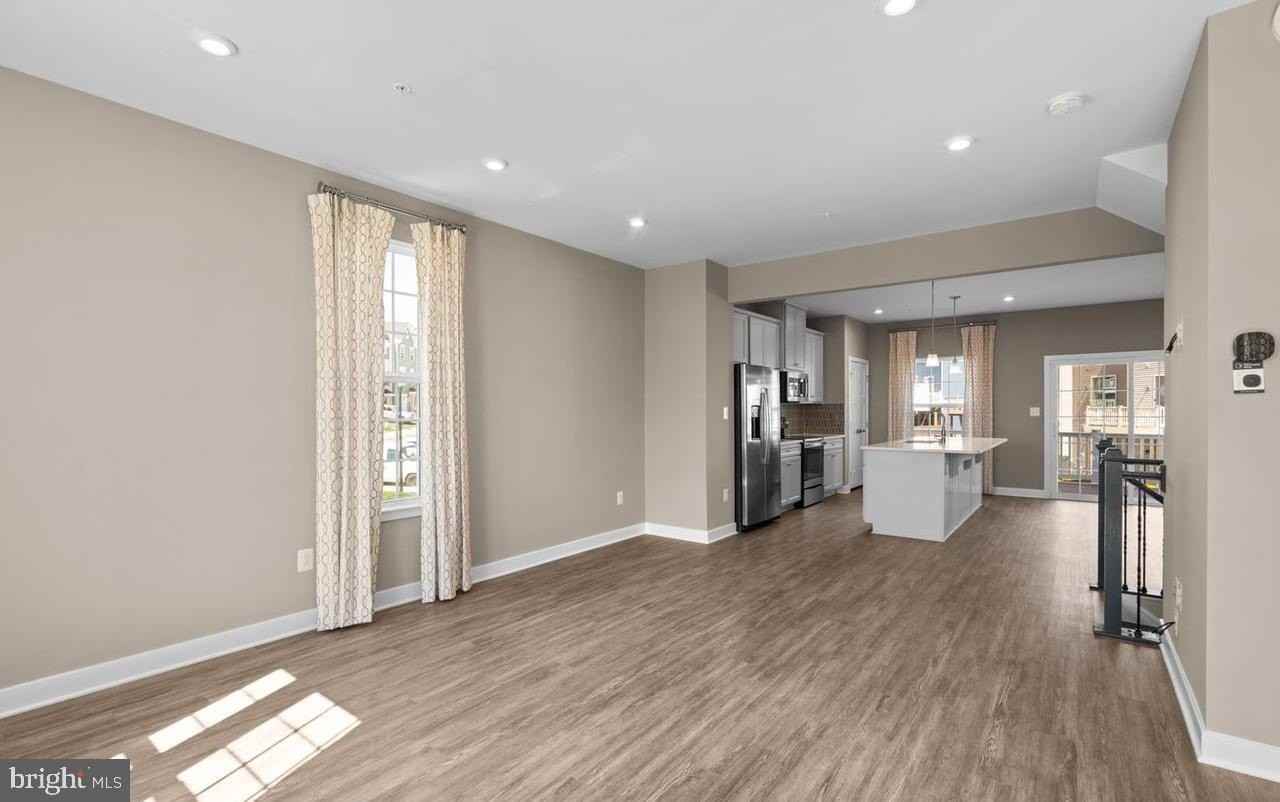 100 Bethlehem Pl - Photo 4 of 34