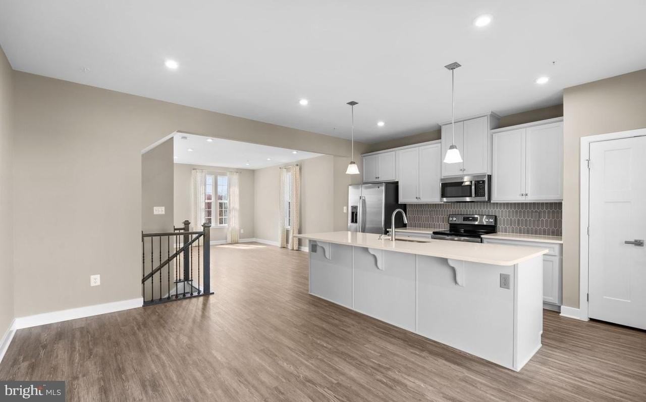 100 Bethlehem Pl - Photo 5 of 34