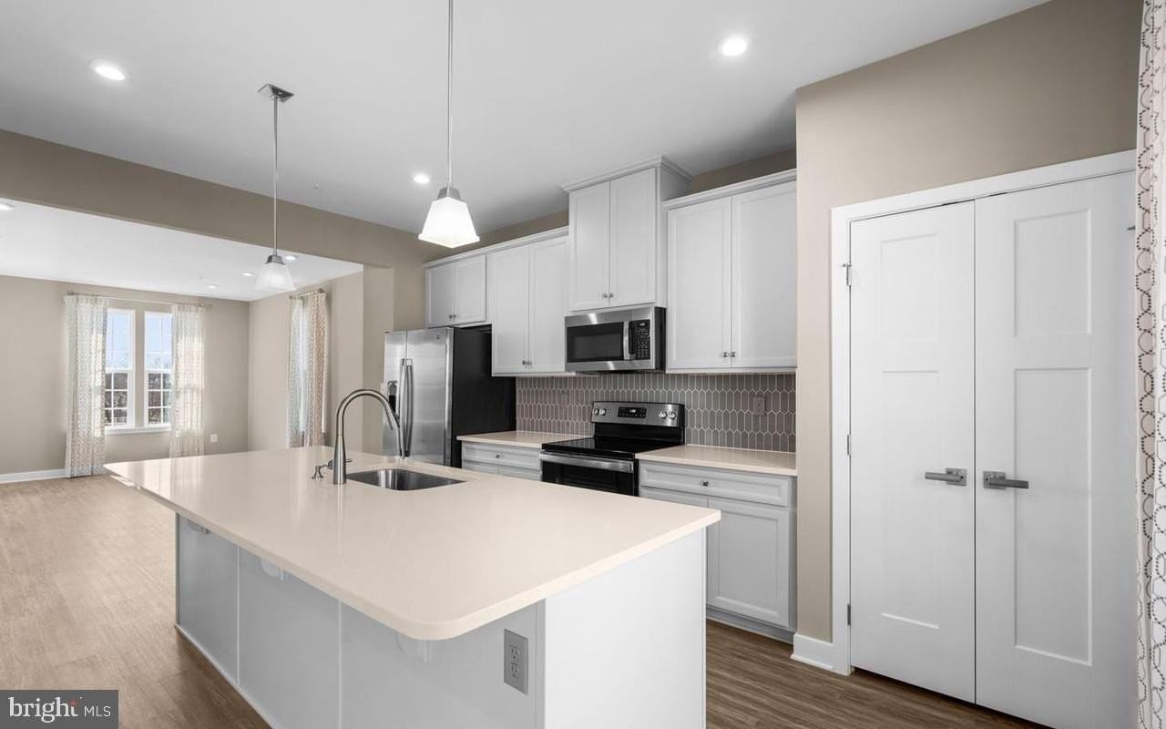 100 Bethlehem Pl - Photo 7 of 34