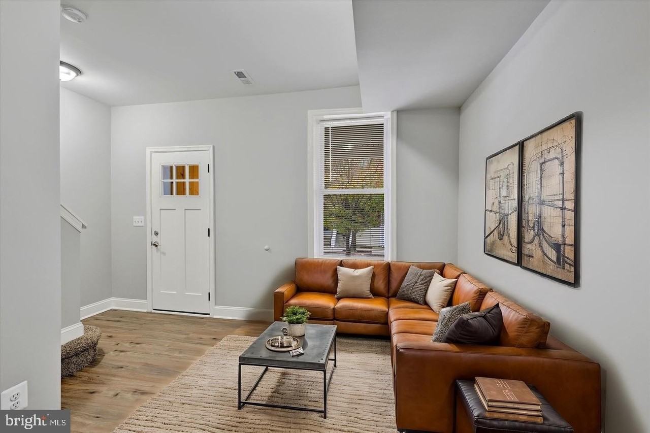 2706 E Chase St - Photo 2 of 14