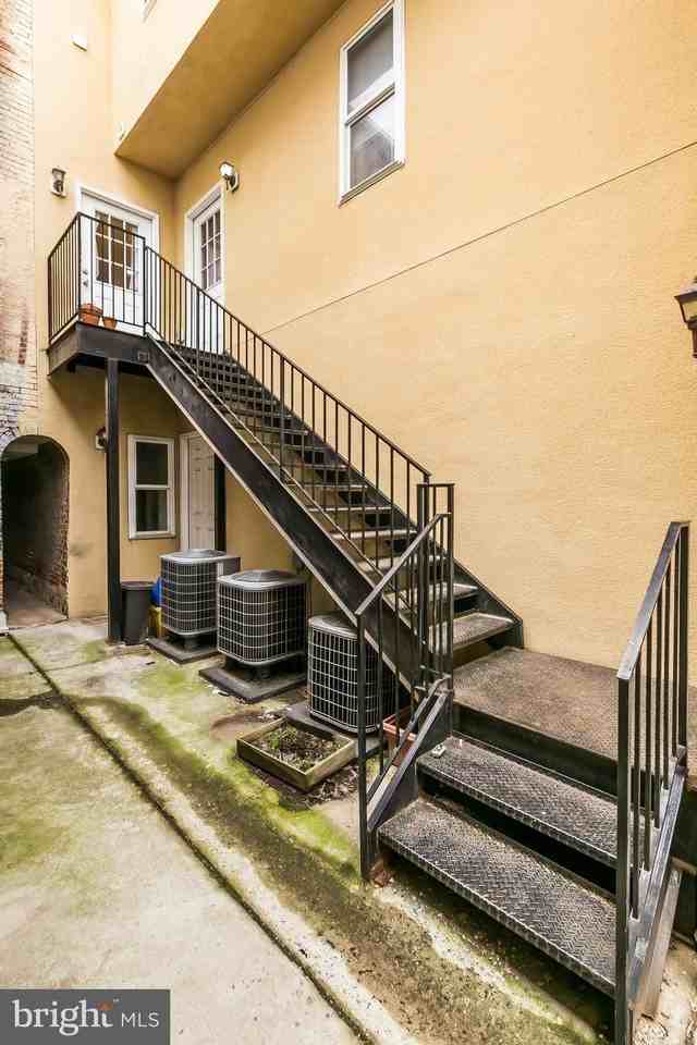 910 S Charles St Unit A #A - Photo 6 of 47