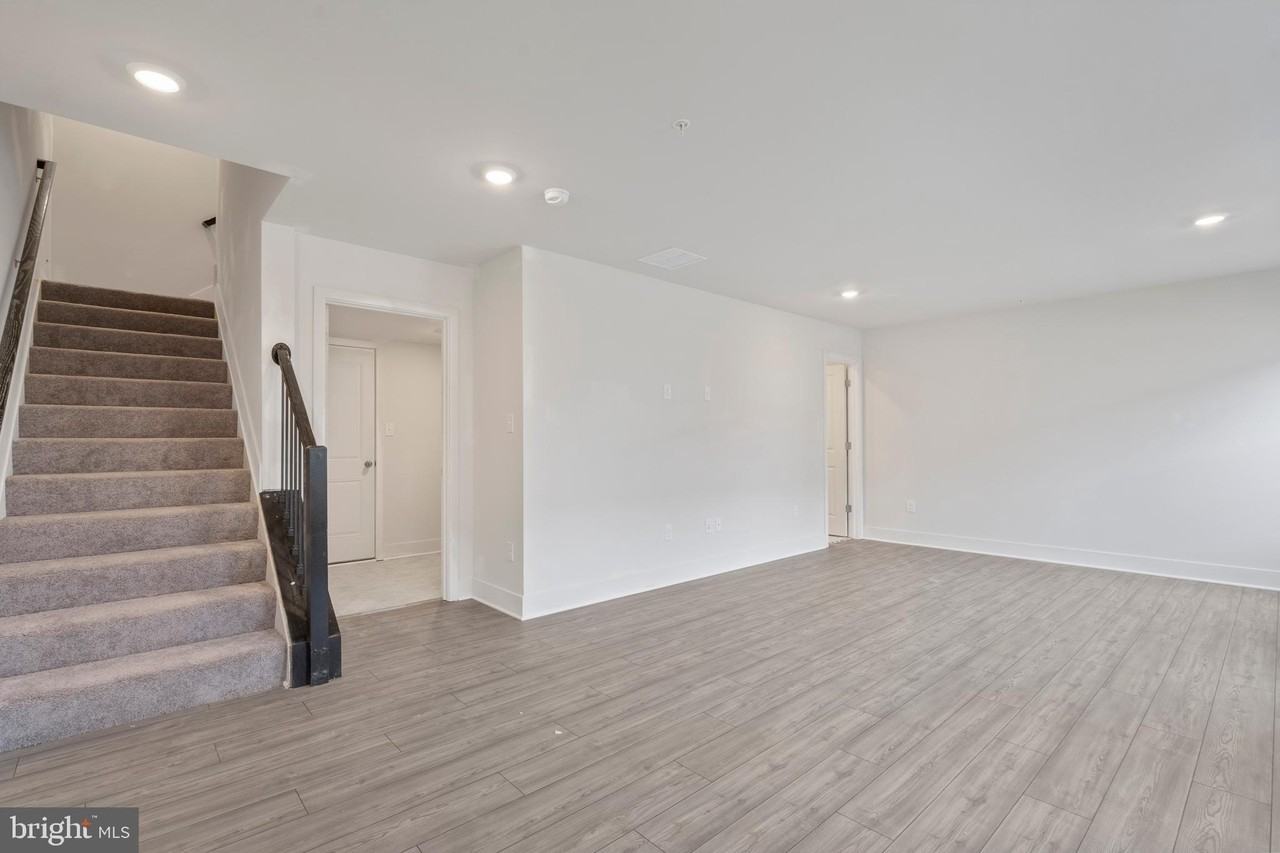 1829 Parham Way - Photo 4 of 37