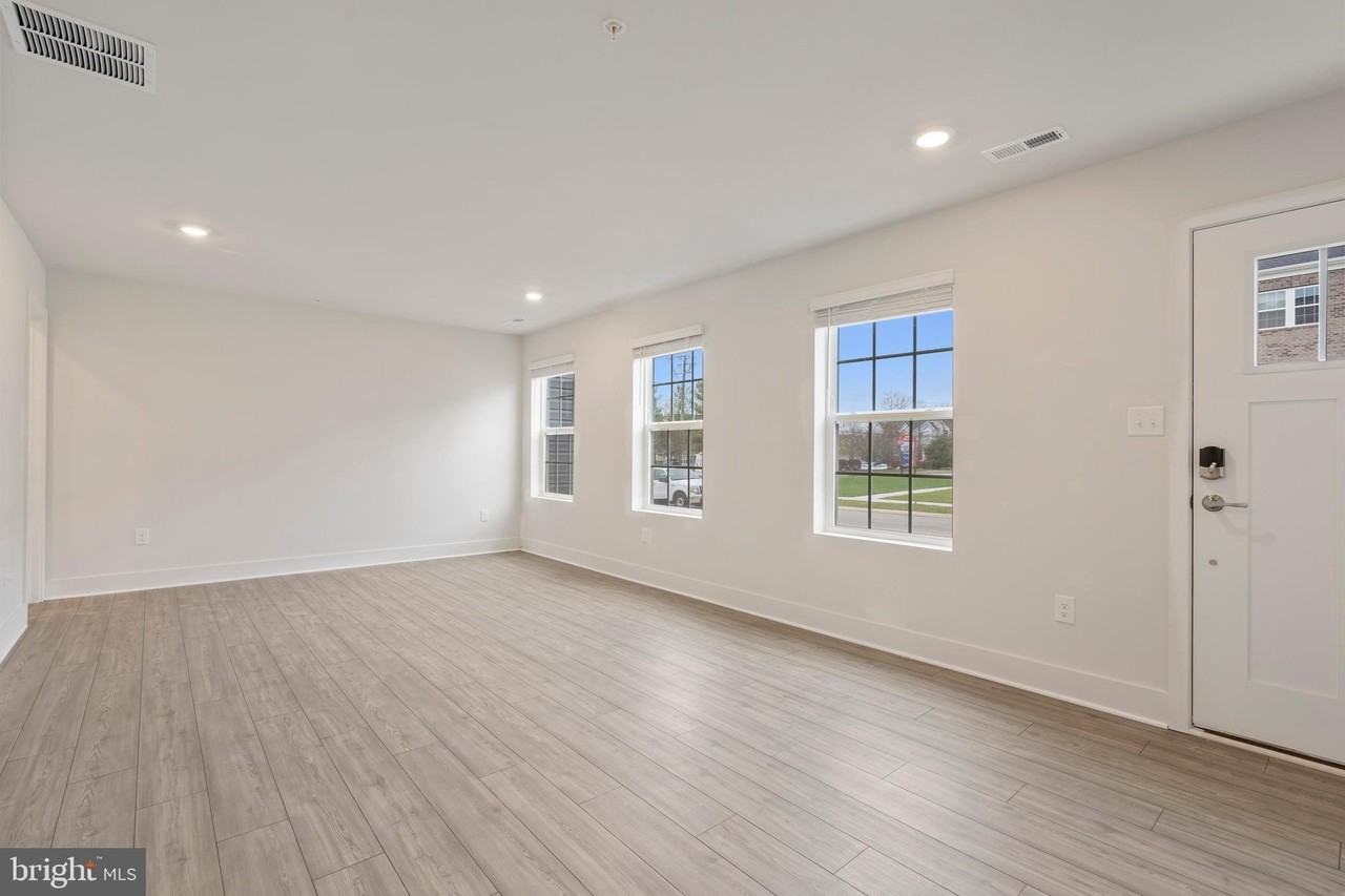 1829 Parham Way - Photo 5 of 37