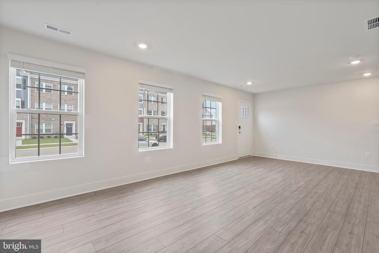 1829 Parham Way - Photo 6 of 37