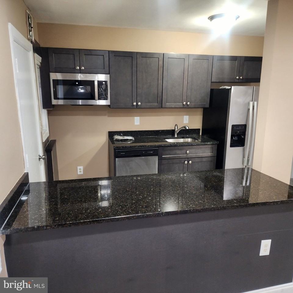 7528 Rabon Ave - Photo 4 of 20