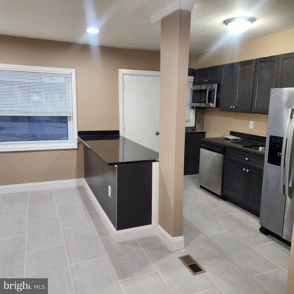 7528 Rabon Ave - Photo 6 of 20