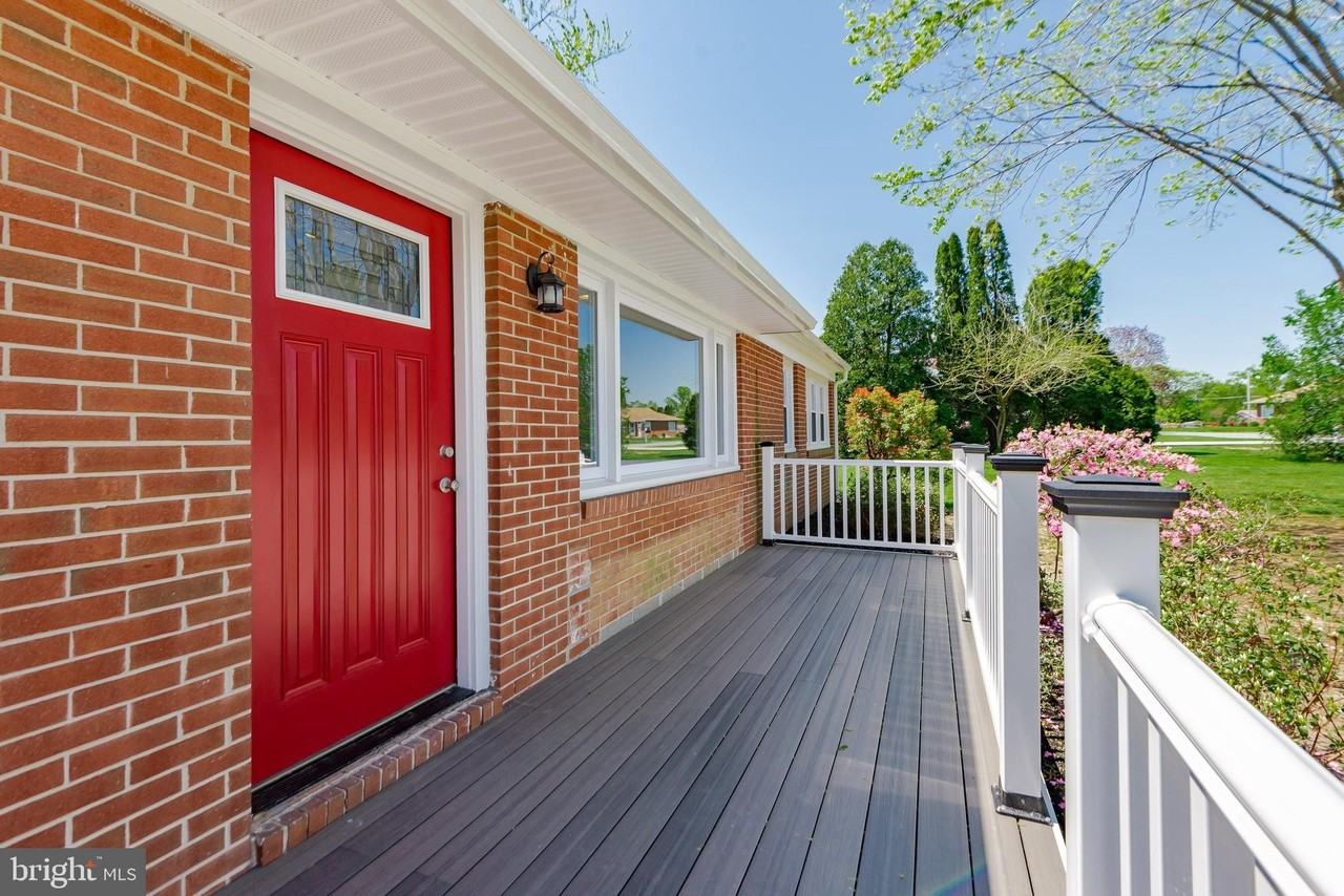 105 Meadow Rd - Photo 3 of 47