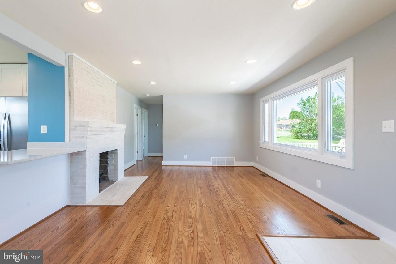 105 Meadow Rd - Photo 7 of 47