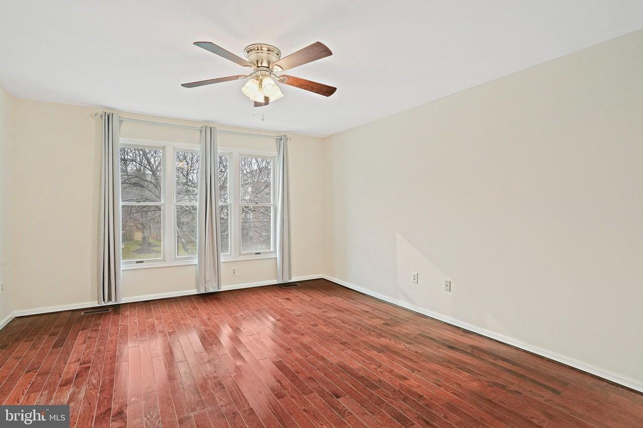 9216 Burley Ln - Photo 6 of 37