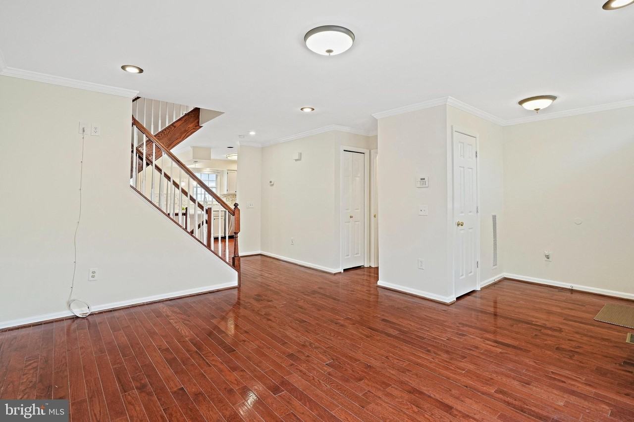 9216 Burley Ln - Photo 7 of 37