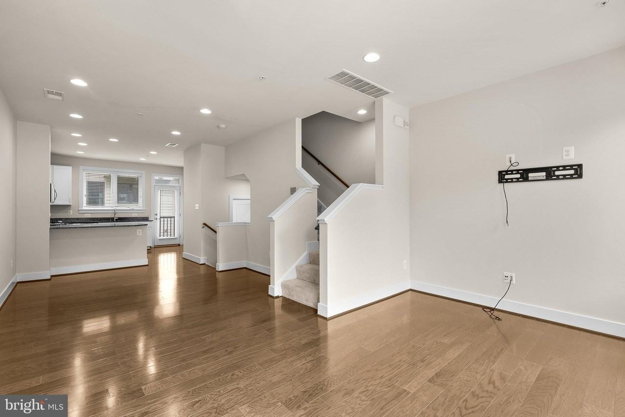 10413 Fernwood Rd - Photo 4 of 31