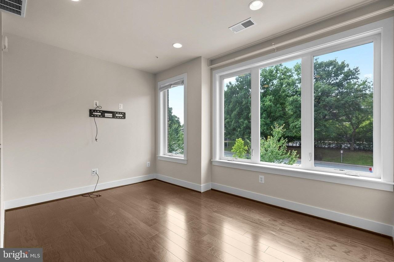 10413 Fernwood Rd - Photo 6 of 31