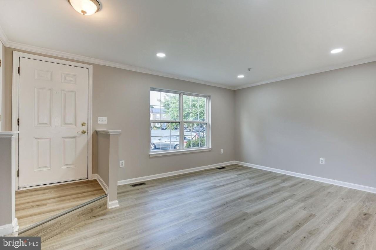 4719 Springmaid Ln - Photo 3 of 34