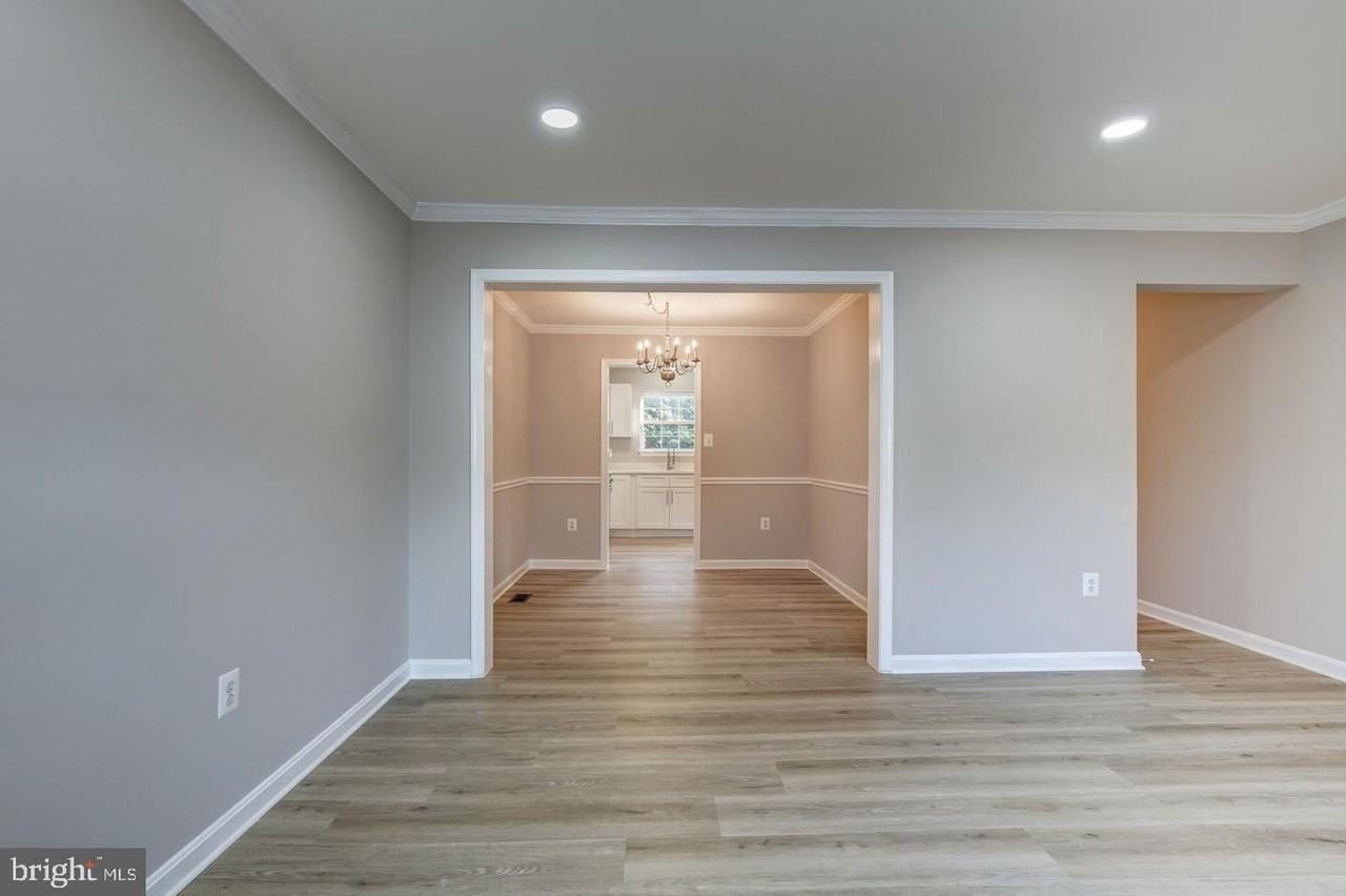 4719 Springmaid Ln - Photo 7 of 34