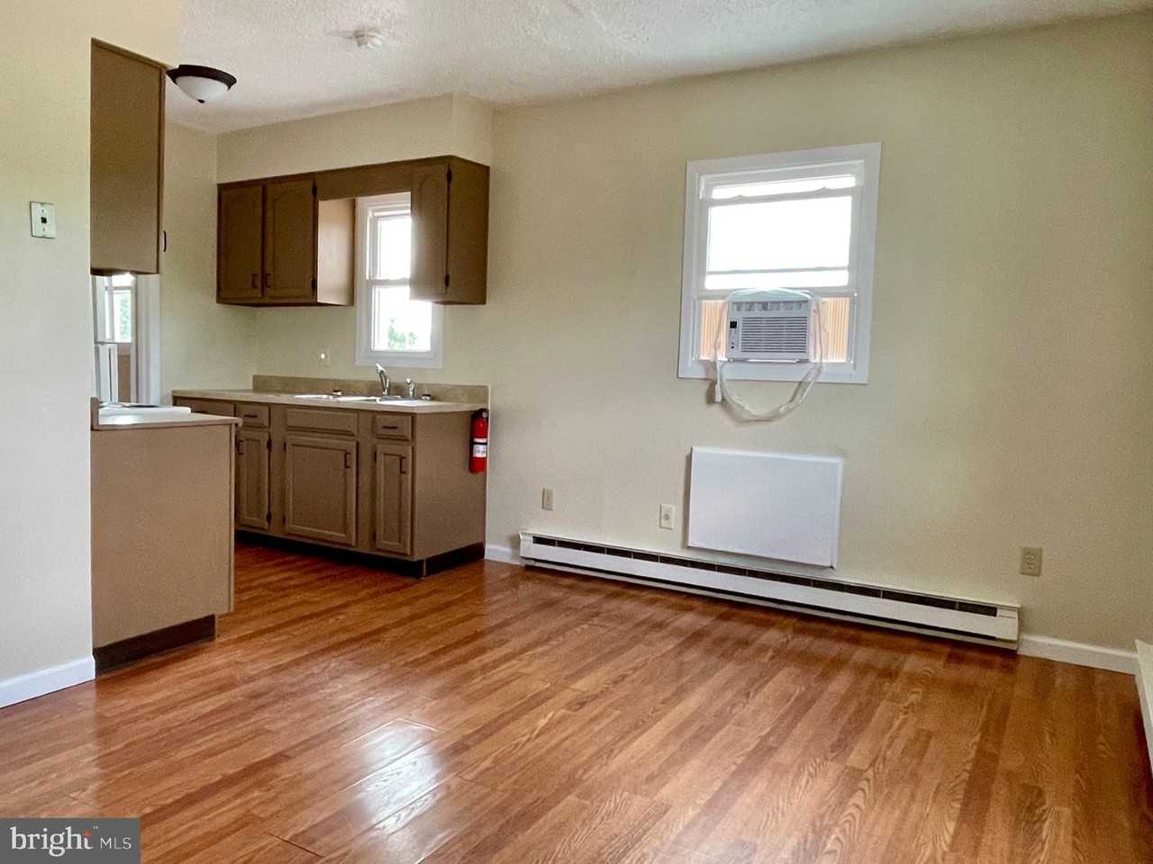 317 Bridge St Apt 7 #7 - Photo 3 of 8