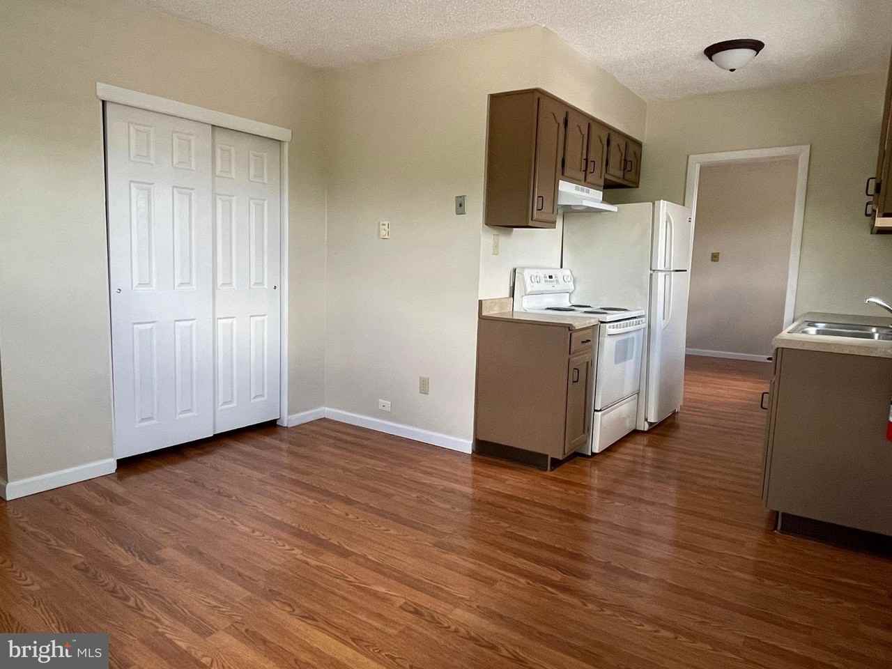 317 Bridge St Apt 7 #7 - Photo 4 of 8