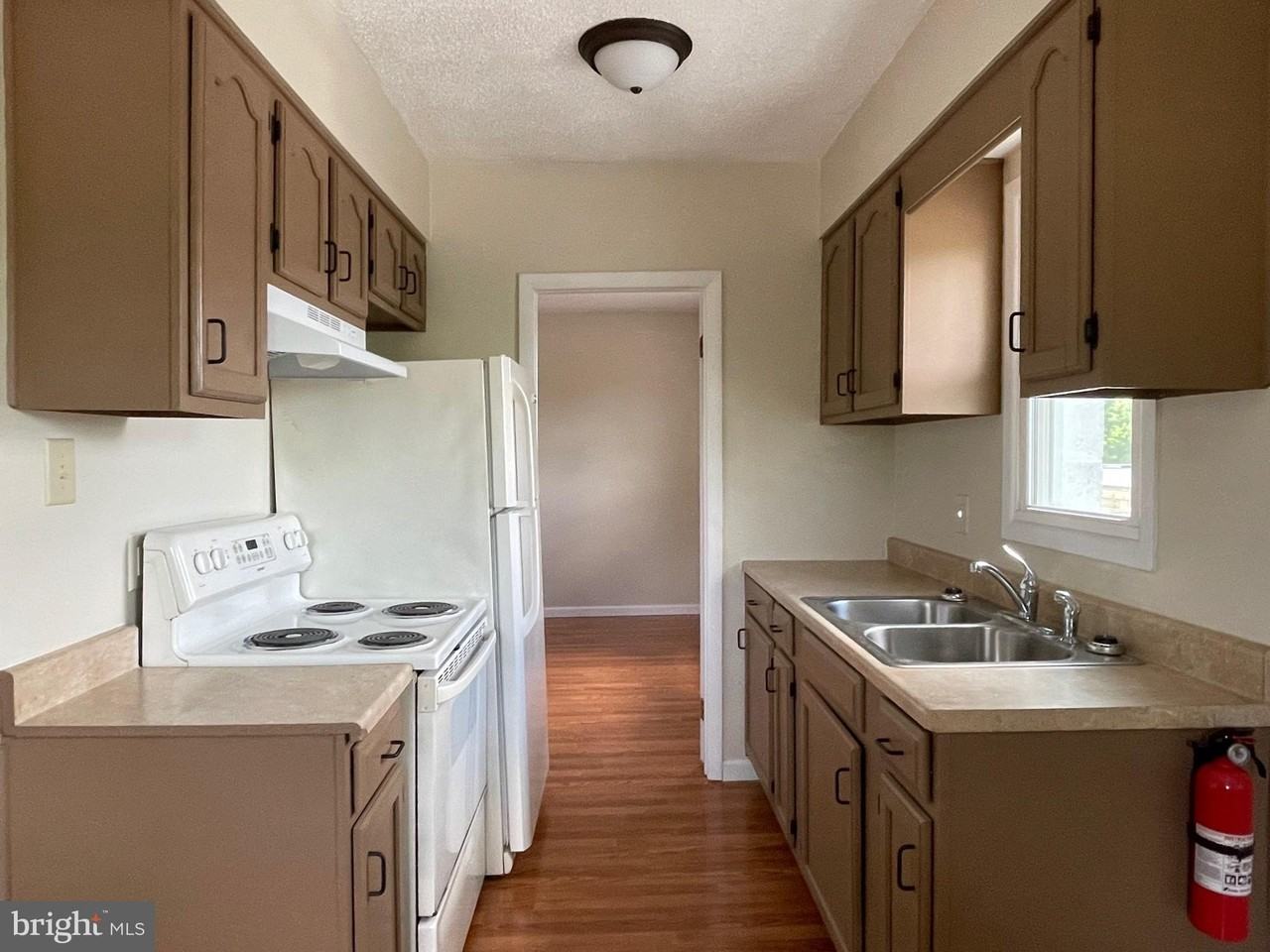 317 Bridge St Apt 7 #7 - Photo 6 of 8